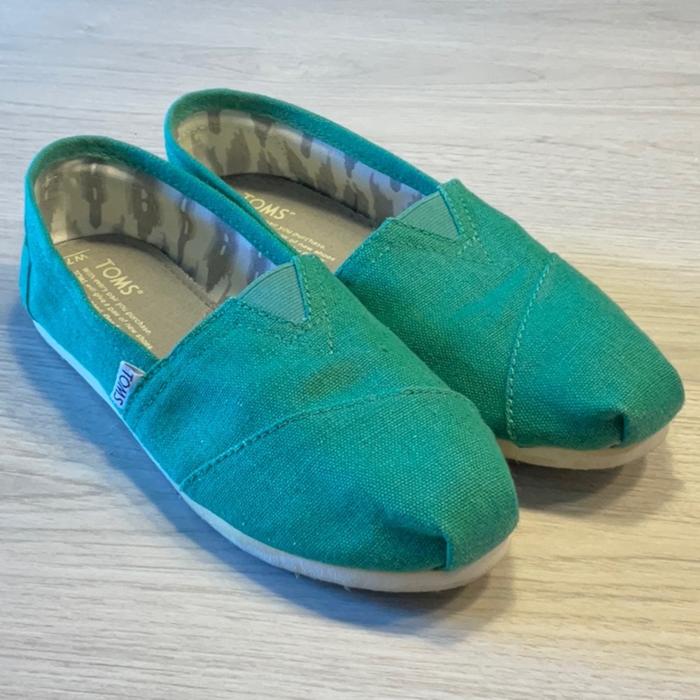 TOMS Women’s Classic Earthwise Alpargata Canvas Slip On Shoe Kelly Green- Size 7